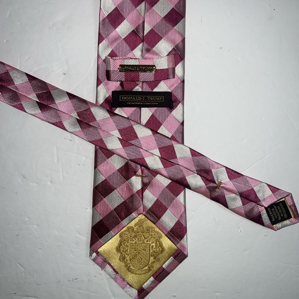Donald Trump 100% Silk Signature Collection Pink Square Grid Tie